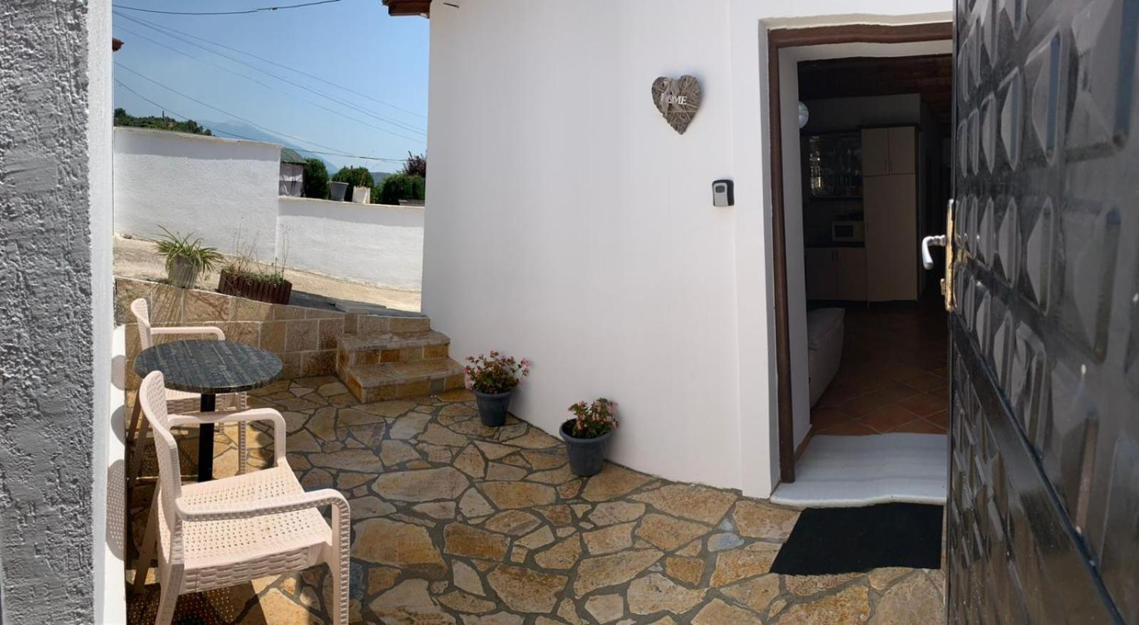 Nomad House-Entire House At Your Disposal,4 Guests Berat Exterior photo